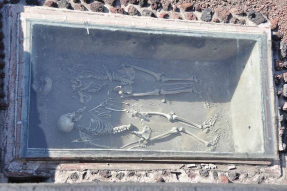 Los Amantes de Tlatelolco, vítimas de sacrifício após uma guerra. Tlatelolco, Cidade do México